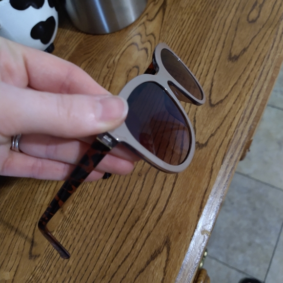 Nordstrom BP sunglasses - Picture 3 of 6
